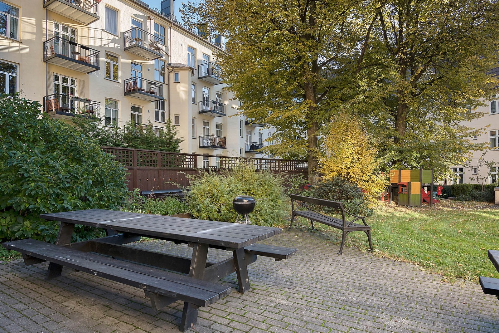 Felles bakgård Galleribilde