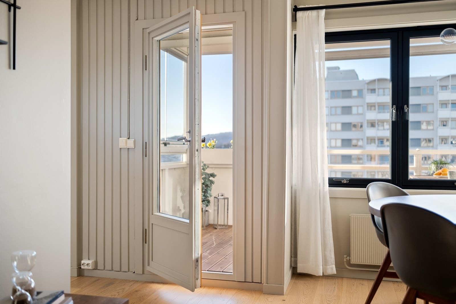 - Utgang til balkong fra stuen - Galleribilde