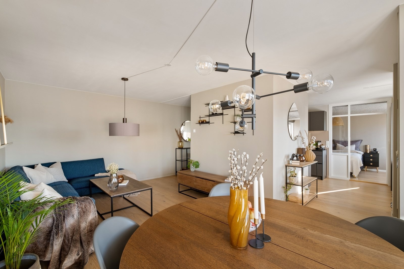 - Stue og kjøkken er nymalt i 2024/2025 og leiligheten preges av delikate og tidsriktige fargevalg - Galleribilde