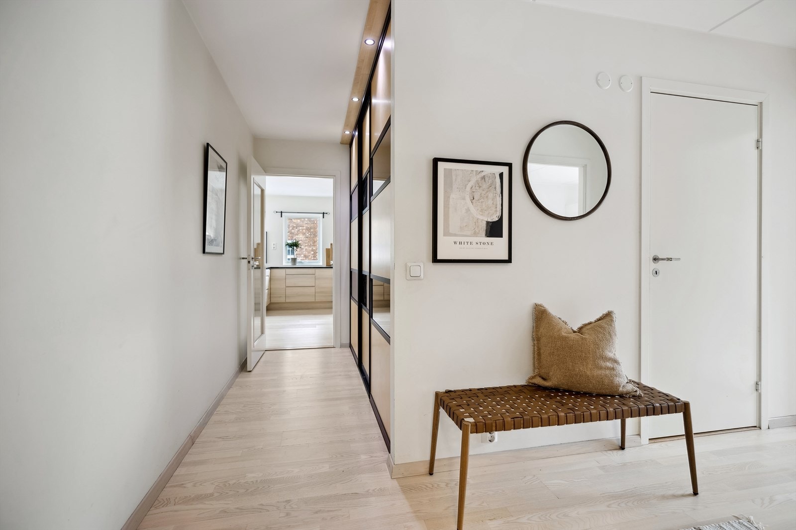 Romslig entre Galleribilde