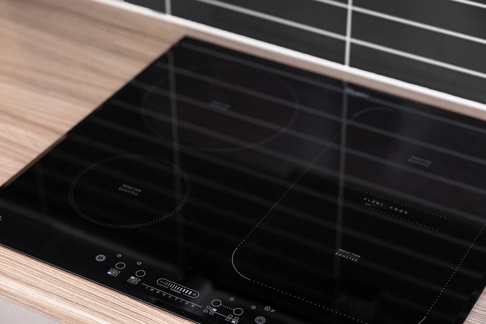 Alle kjøkkenets hvitevarer er integrert og medfølger. Galleribilde