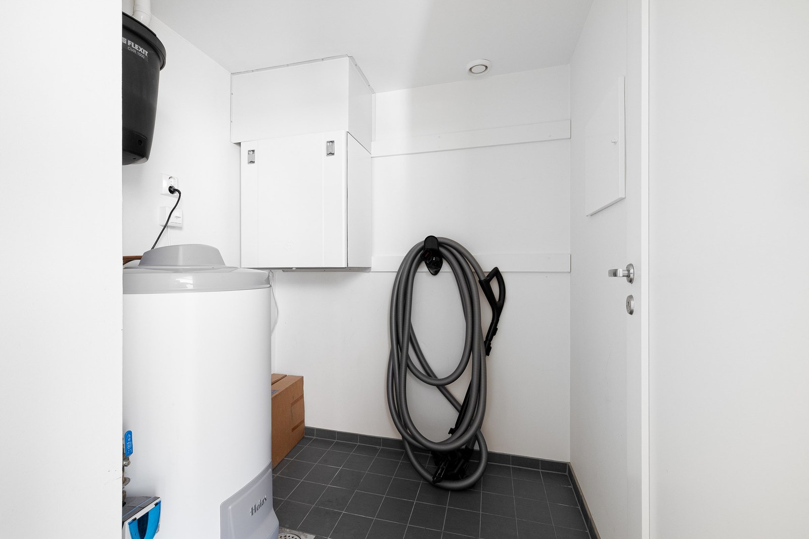 Innvendig bod fyller også rollen som teknisk rom. Galleribilde