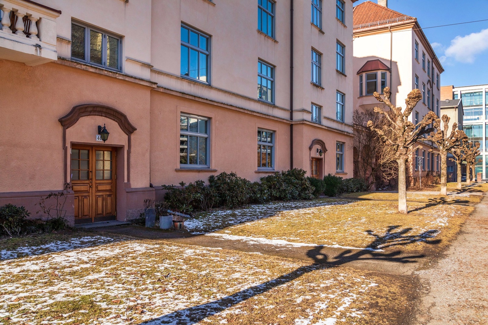 Inngangsparti. Galleribilde