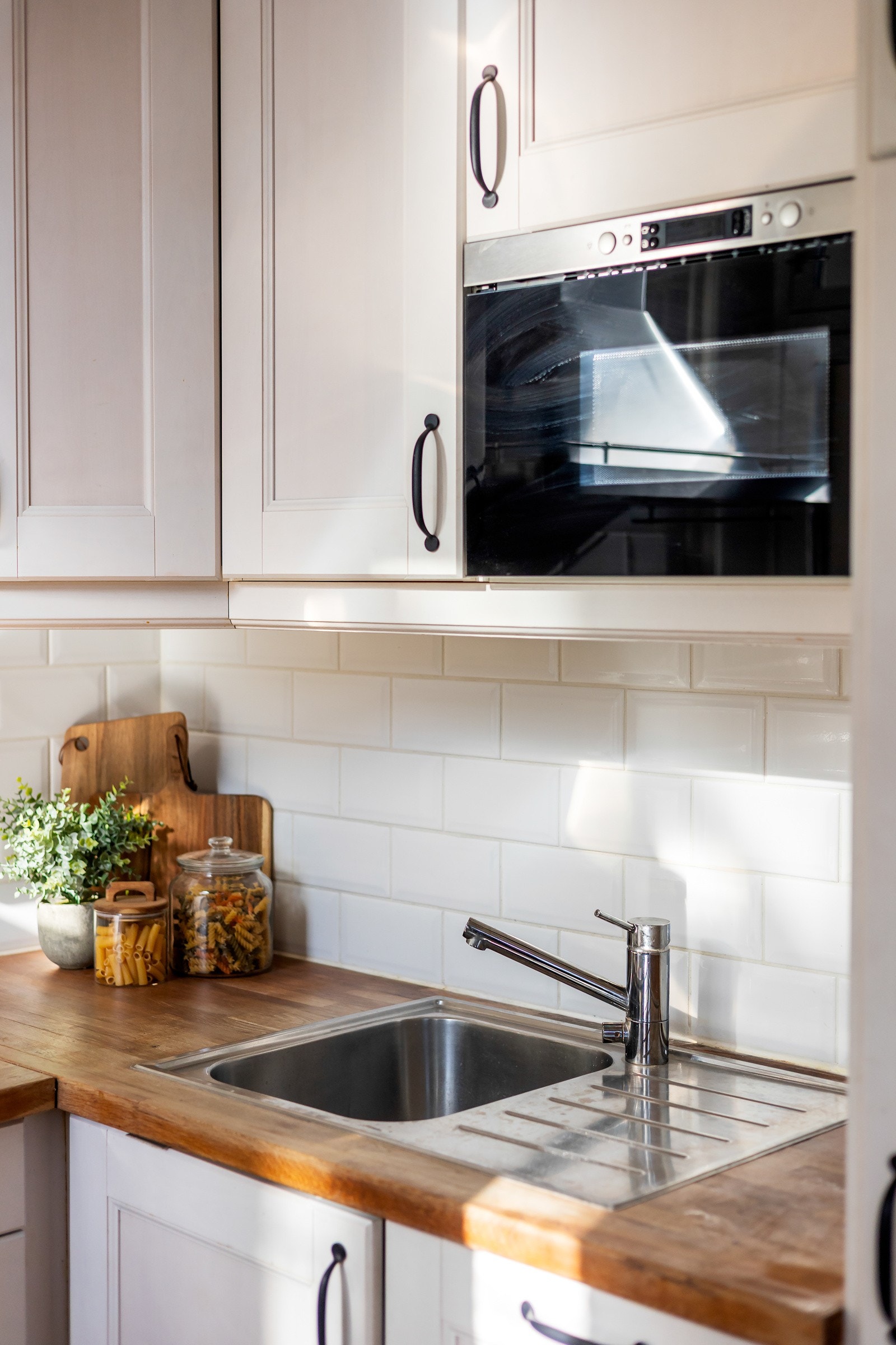 Alle hvitevarer på kjøkkenet medfølger i handelen Galleribilde