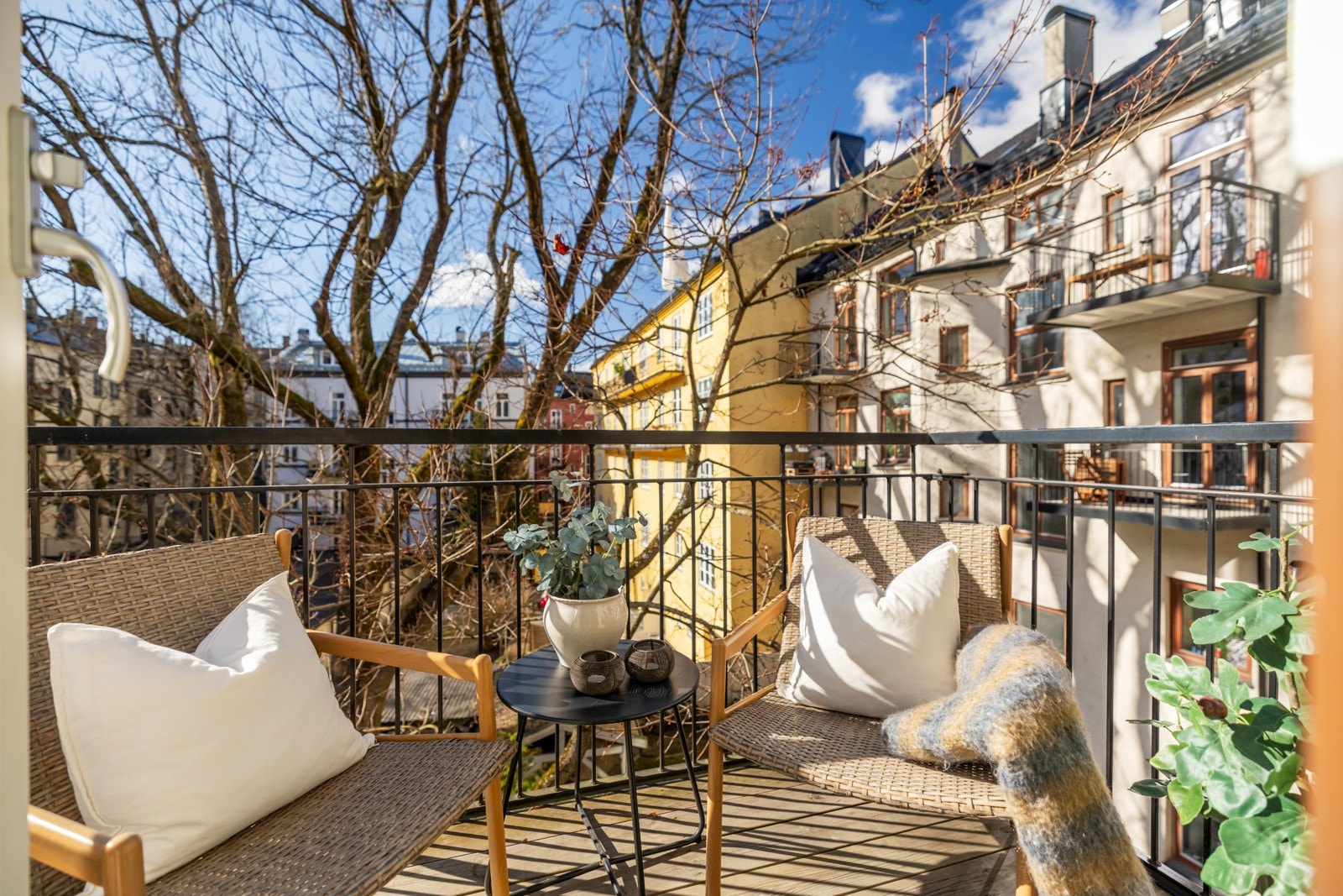 Dette er en lekker 2-roms i 3. etasje beliggende i enveiskjørt gate på Majorstuen Galleribilde