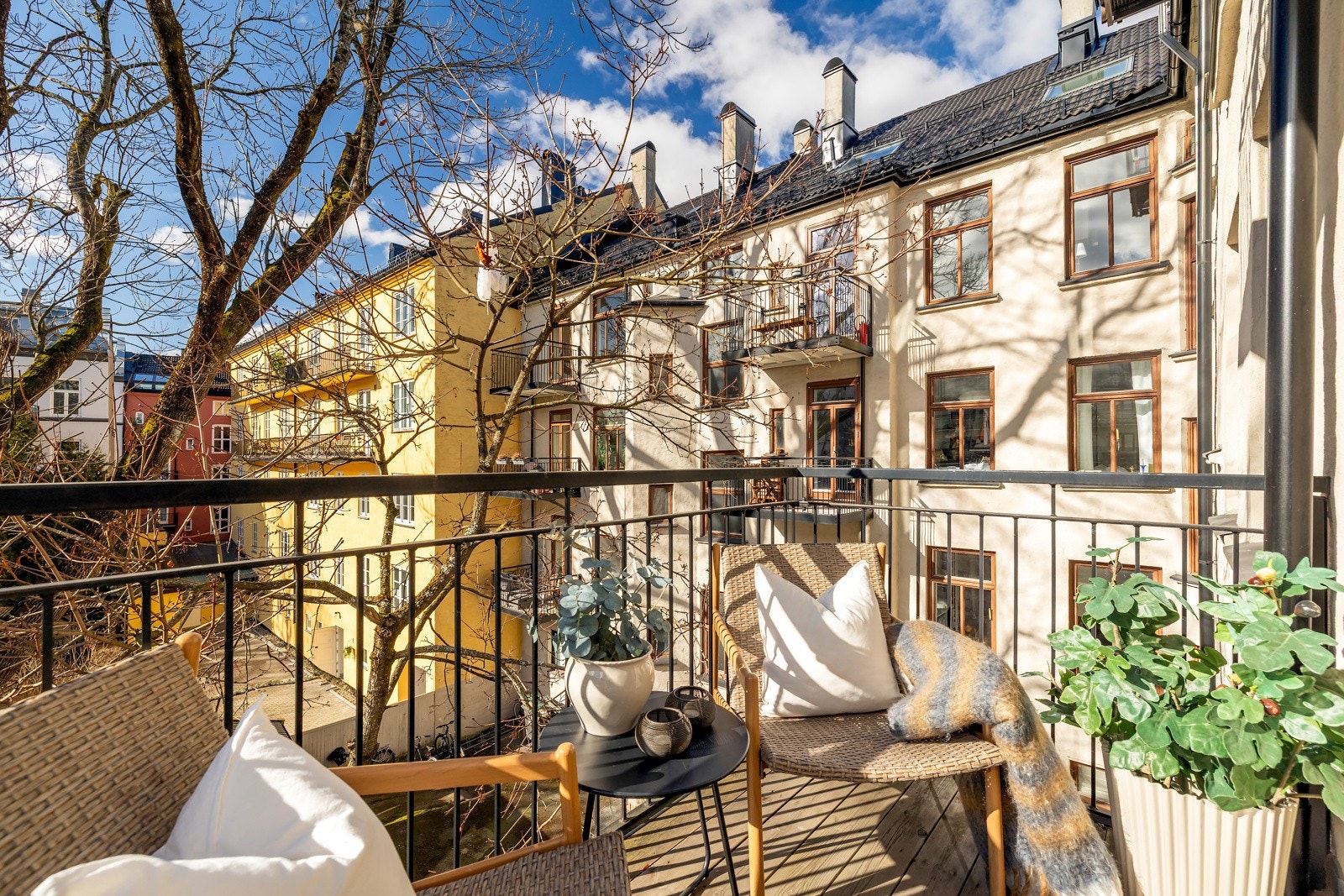 Her er det plass til en liten sittegruppe og grill Galleribilde