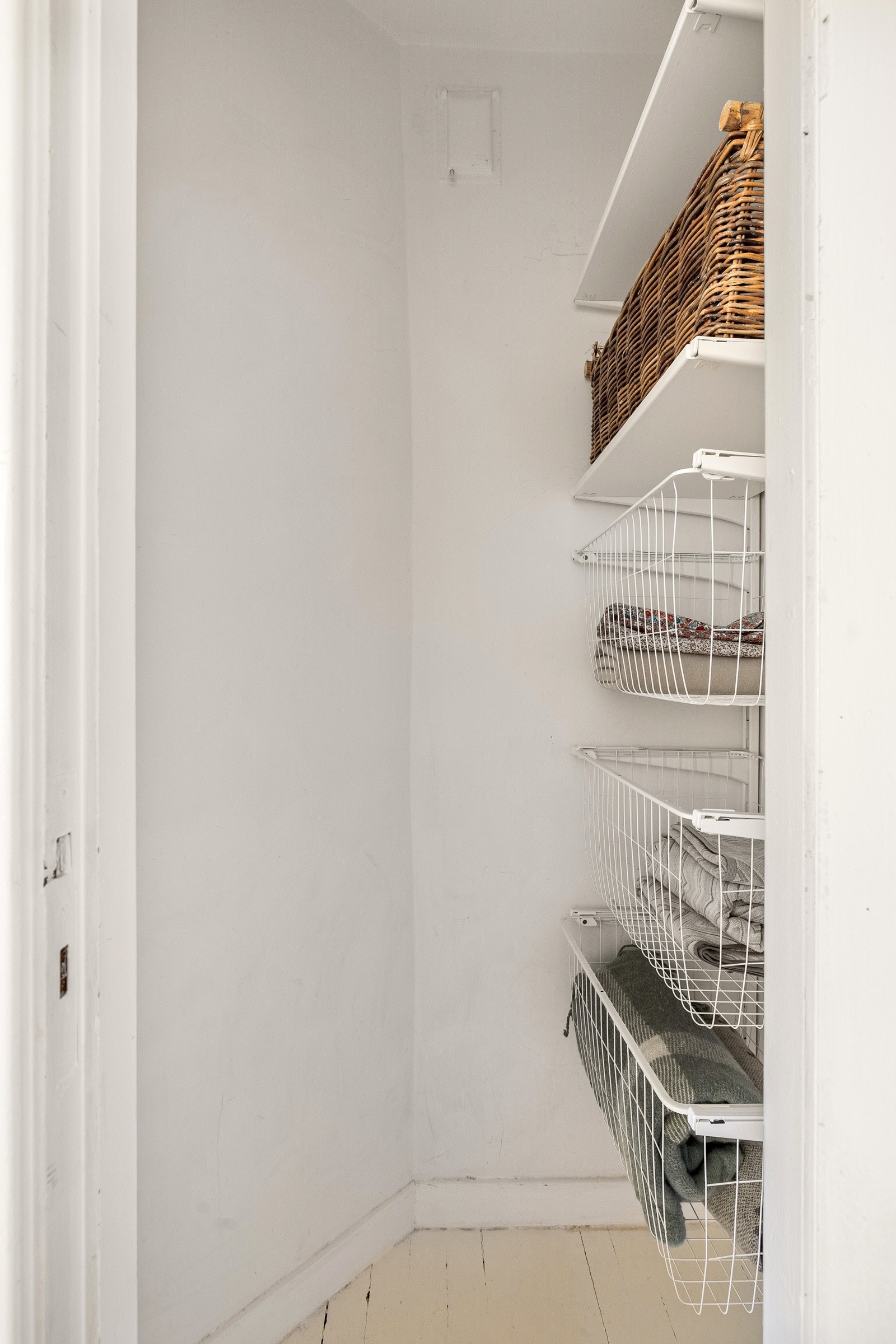 Det er også en praktisk innvendig bod med ytterligere lagringsplass. Galleribilde