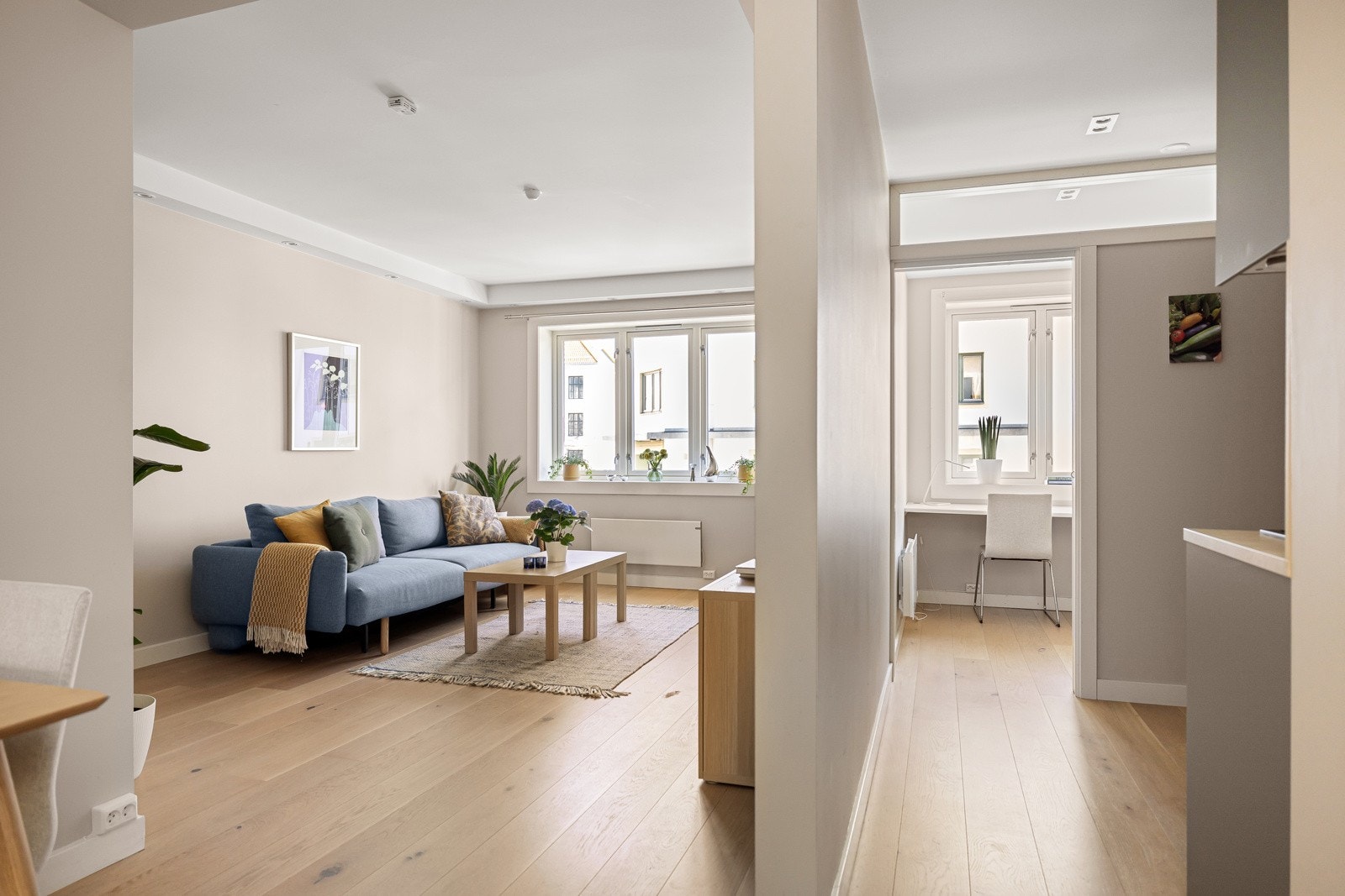 En stor, lys og innbydende 3-roms leilighet med god standard og vedovn. Galleribilde