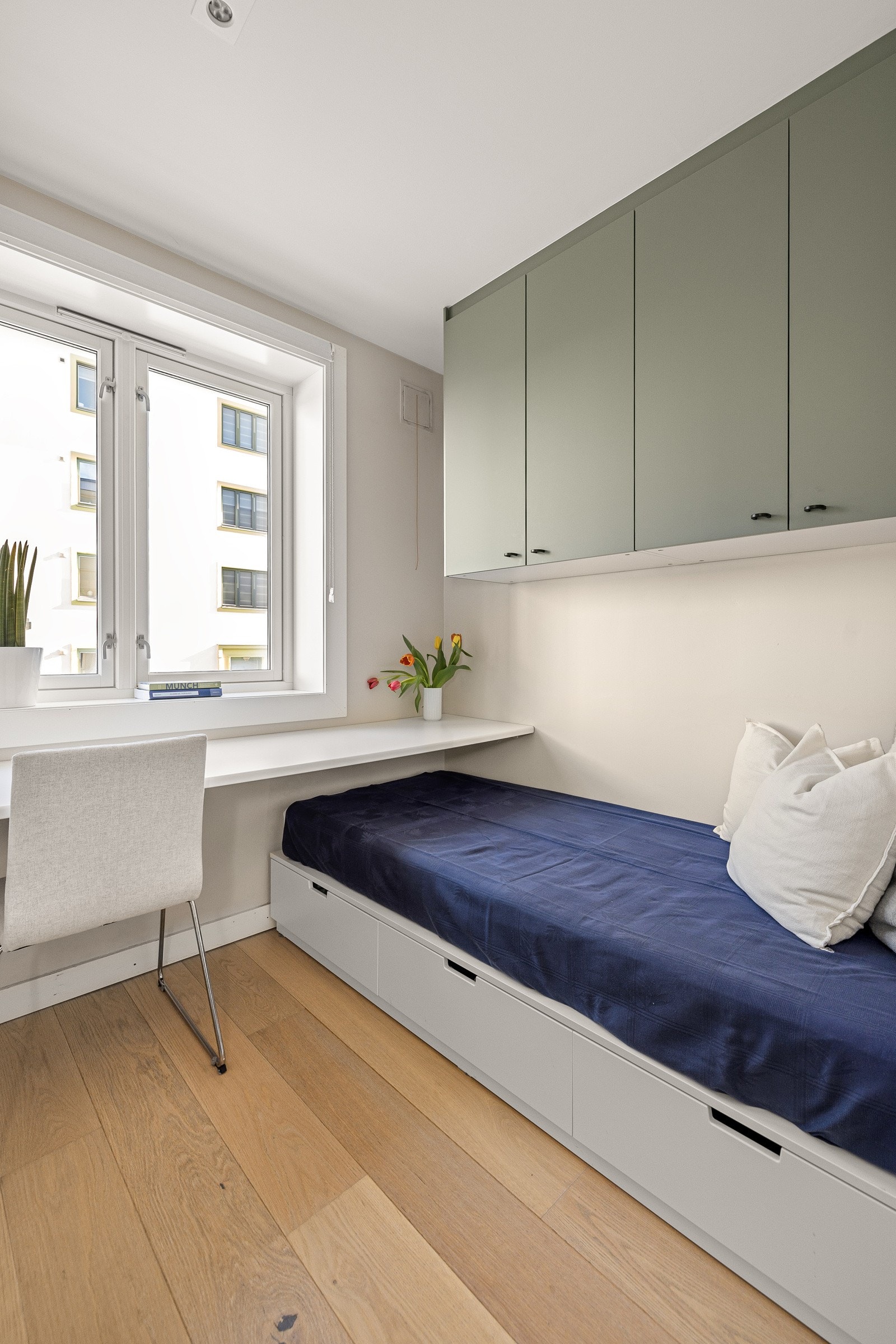 Det andre soverommet er også et lyst og fint rom som passer perfekt som barnerom, gjesterom eller kontor. Galleribilde