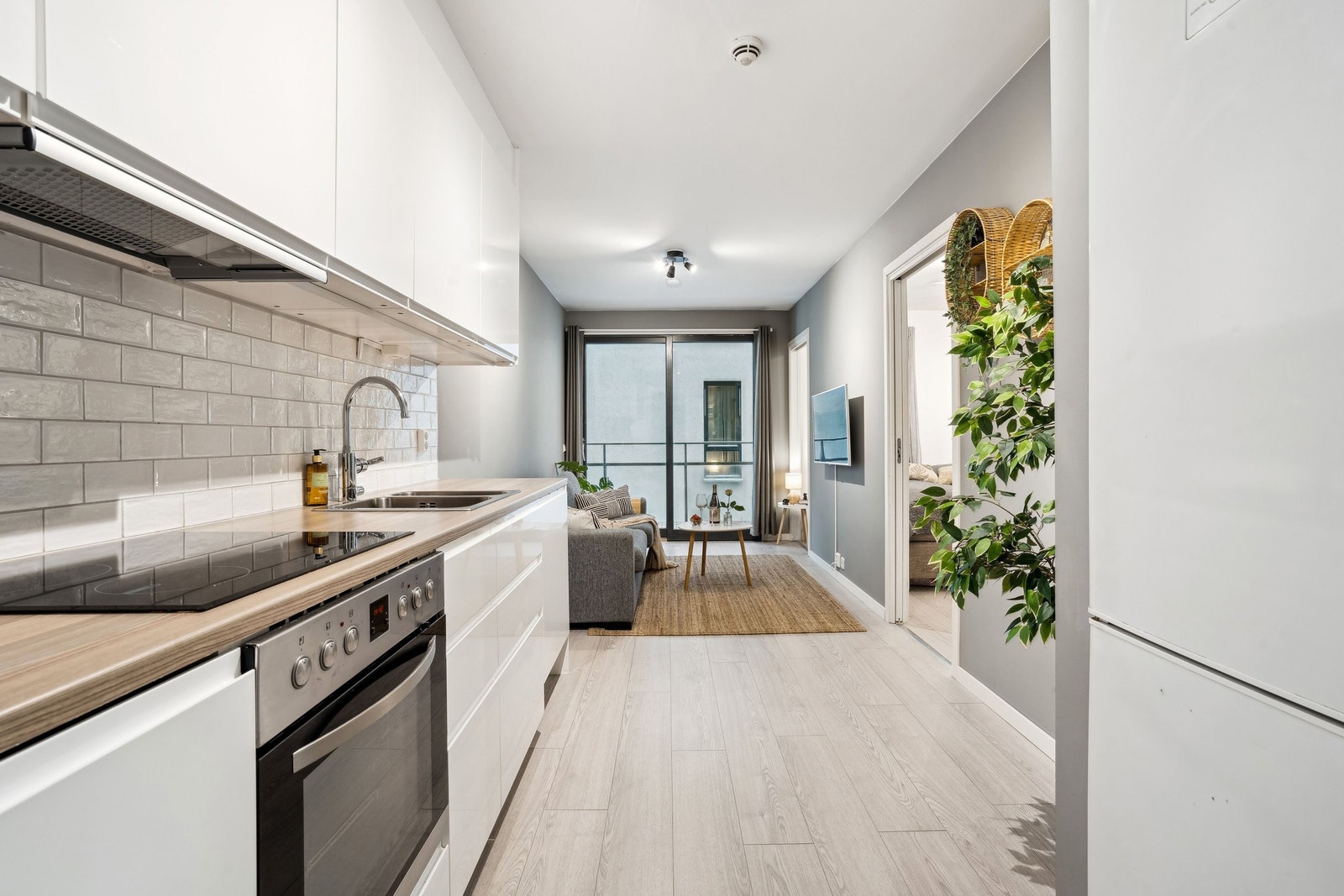 Kjøkkenet er praktisk utformet med god flyt til stue og andre rom. Galleribilde