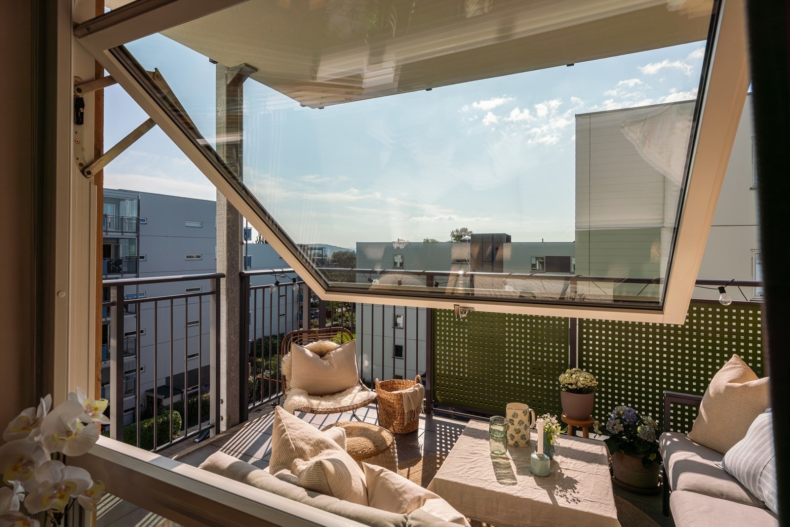 Balkongen er sydvestvendt og hele 9 kvm. Galleribilde