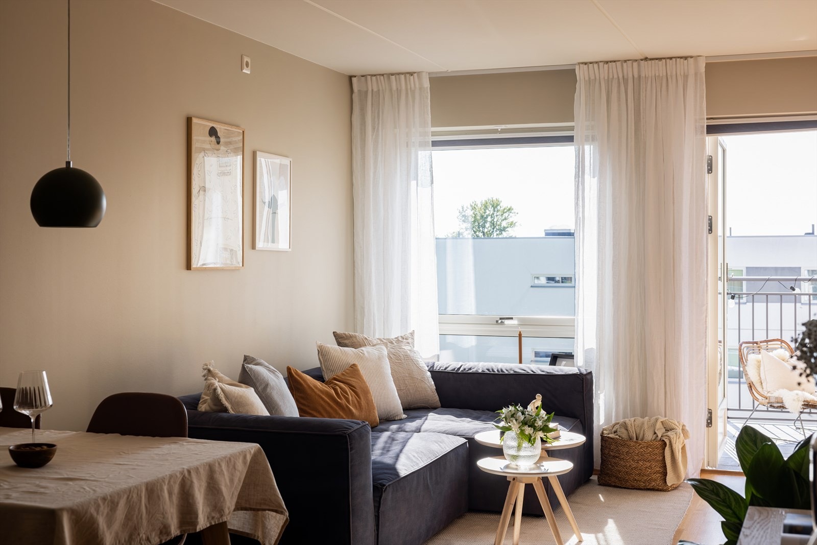 Leiligheten er malt i en nydelig lys farge, som skaper en fin romfølelse. Galleribilde