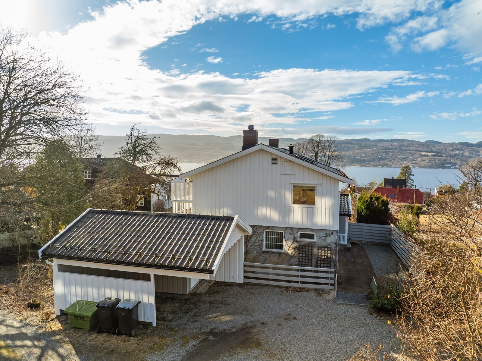 Flott beliggenhet nær sjøen, kort vei til strender og sentrum. Galleribilde