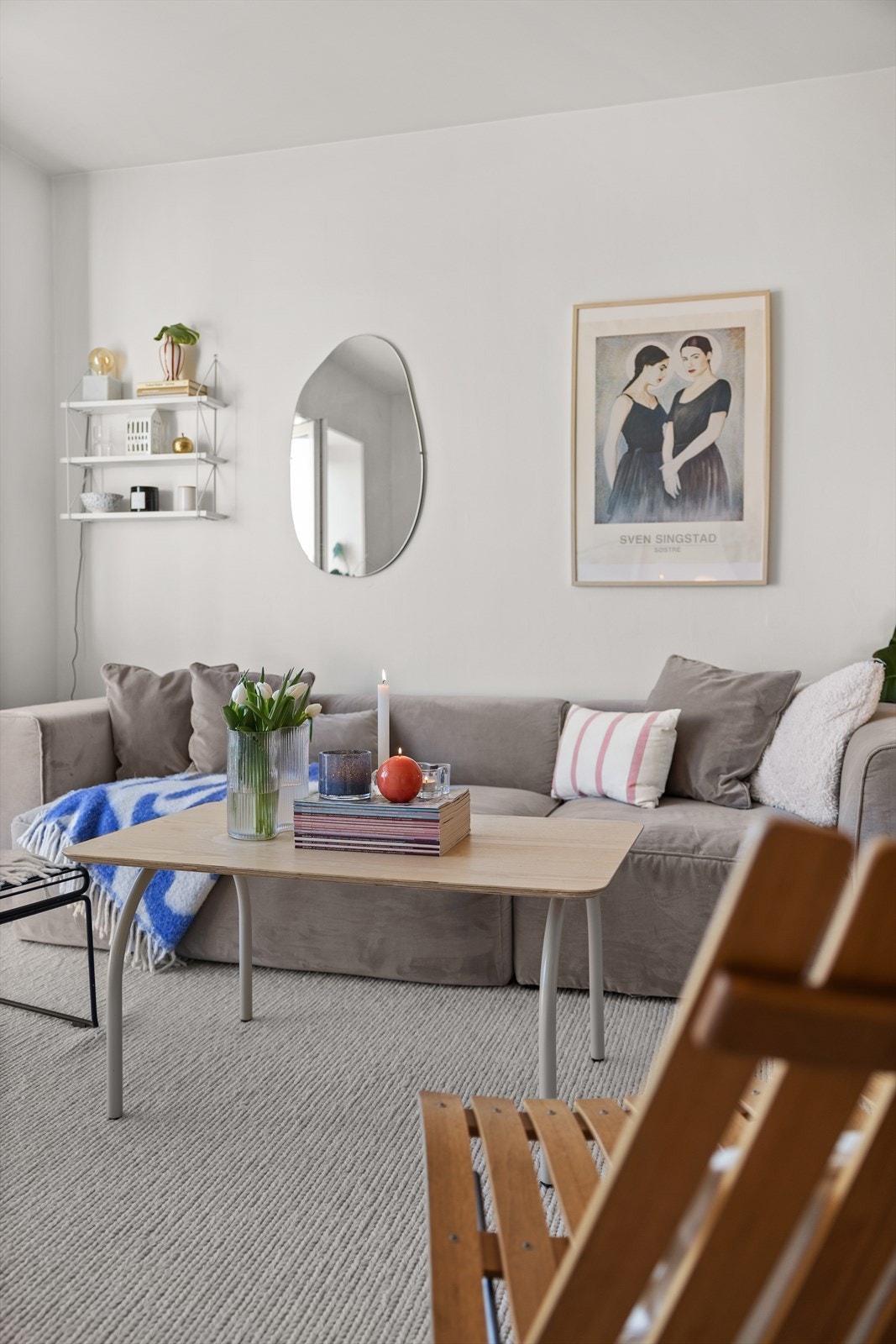 Her får du et hjem hvor både komfort og design er i fokus, og hvor store vinduer slipper inn rikelig med naturlig lys. Galleribilde