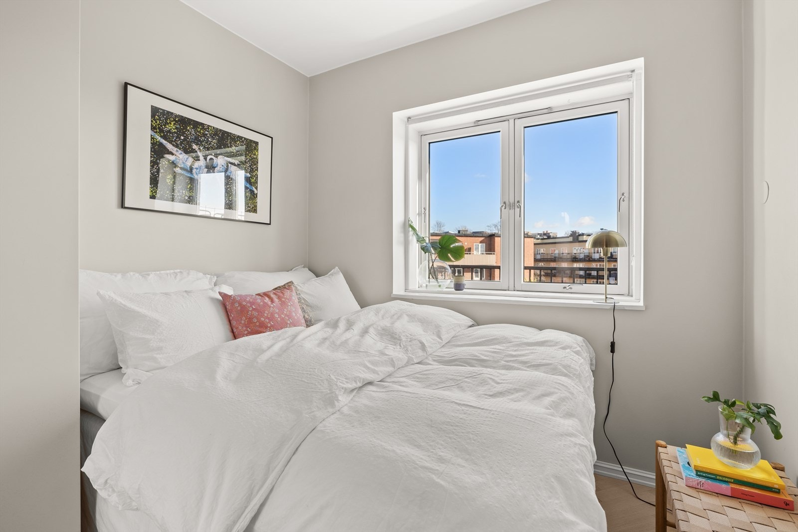 Naturlig lysinnslipp sørger for en behagelig atmosfære som gir energi om morgenen og ro ved solnedgang. Galleribilde