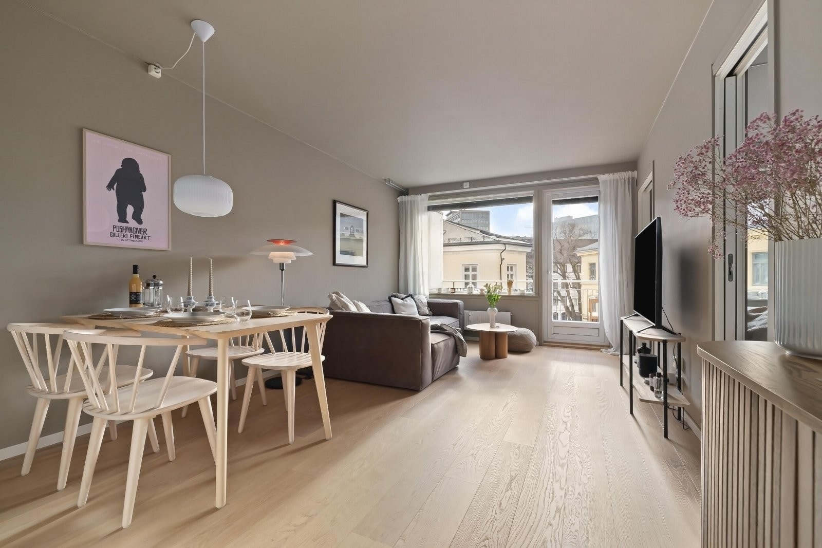 Leiligheten ligger attraktivt til i moderne bygg fra 2005 - 5. etasje med heisadkomst. Galleribilde