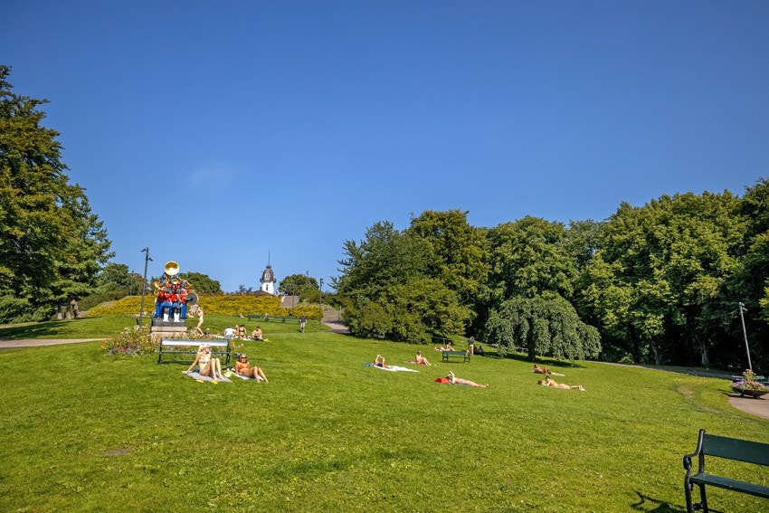 Her ligger du midt mellom sentrum, St.hanshaugen og Grünerløkka, med nærhet til både det urbane, sol og grøntområder. Galleribilde