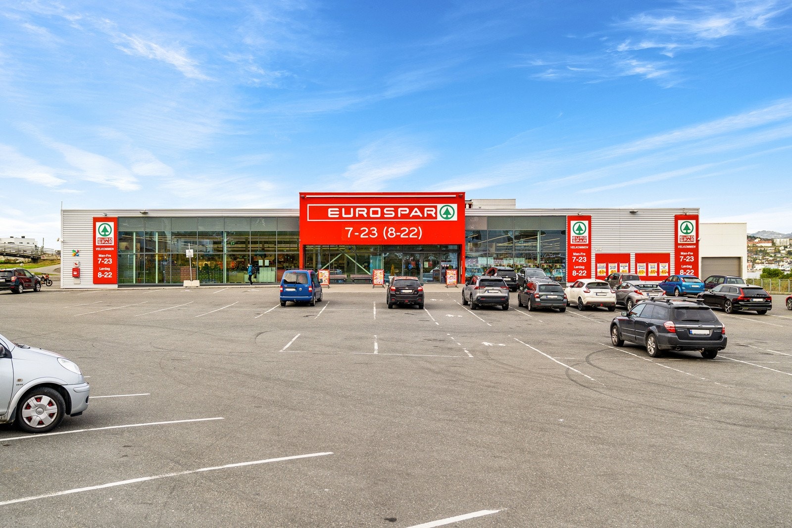 Umiddelbar nærhet til den populære dagligvarebutikken Eurospar Tomasjord. I nærheten har du også Rema 1000, treningssenter m.m. Galleribilde
