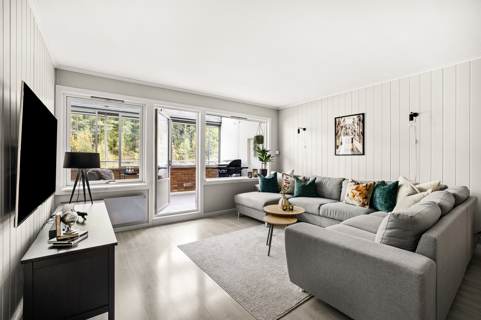 Den innglassede balkongen utenfor stuen representerer i praksis et ekstra rom. Galleribilde