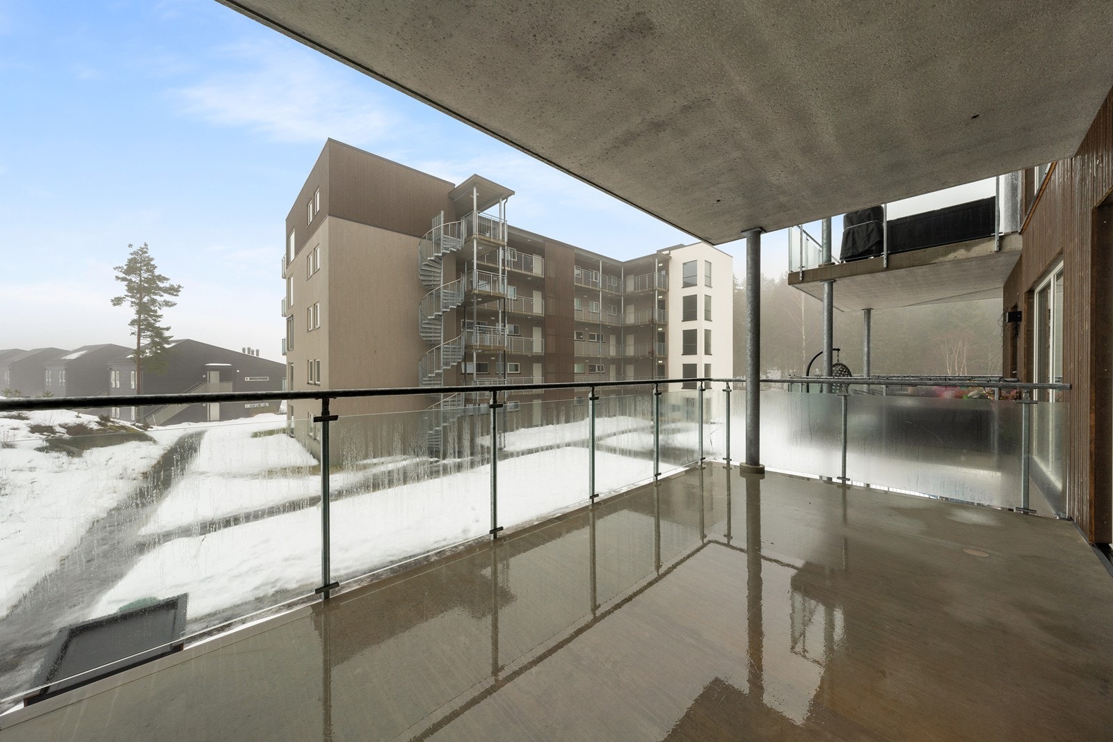 Stor balkong vendt mot syd- / vest Galleribilde