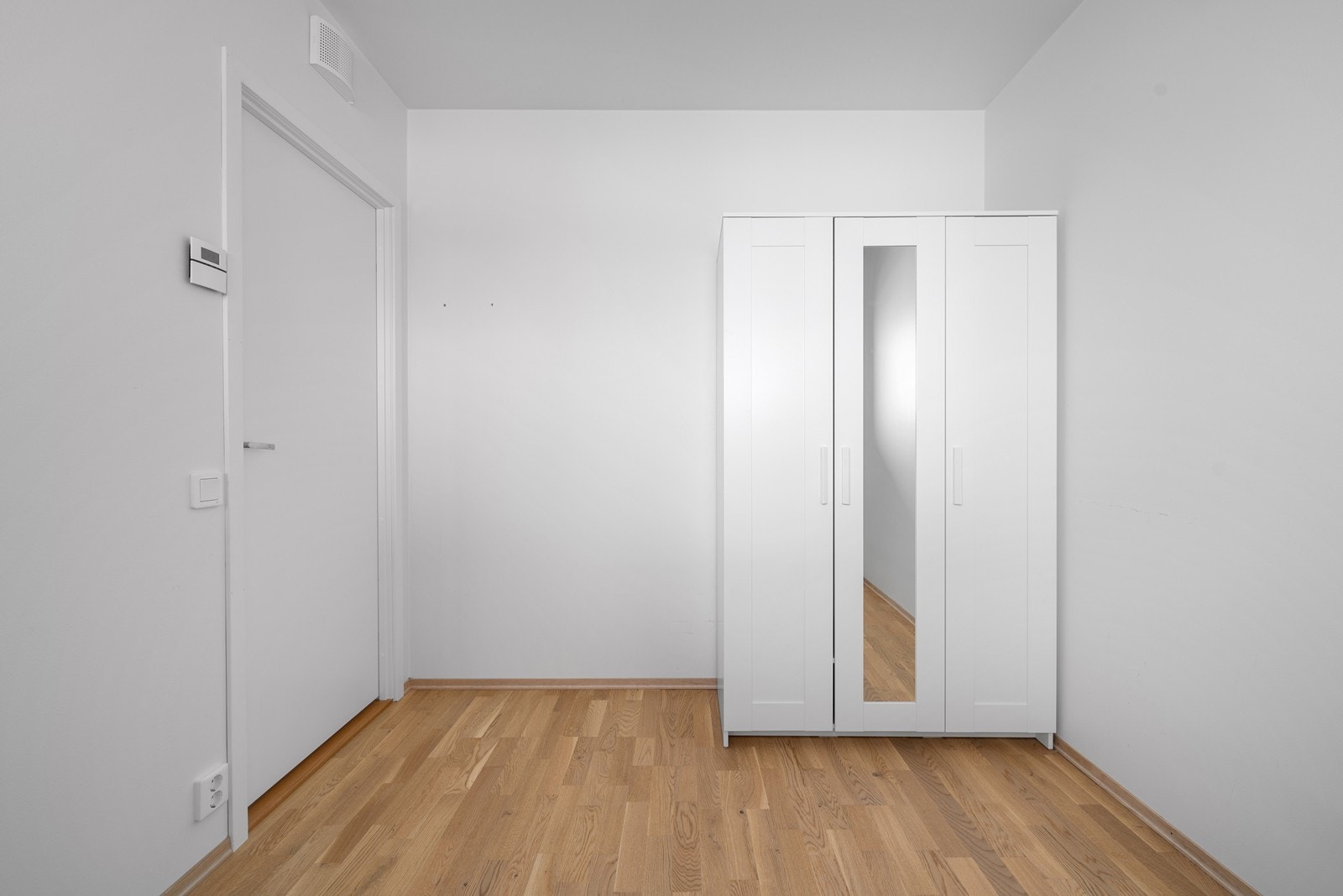 Garderobeskap på soverom Galleribilde