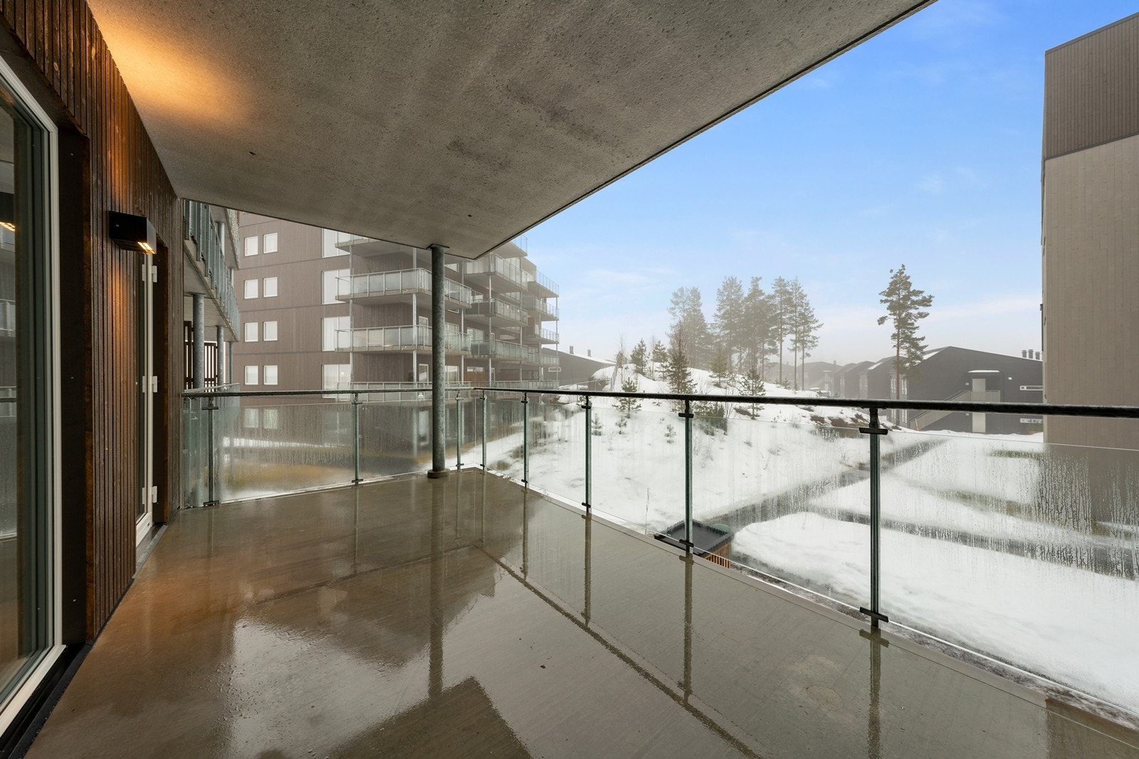 Balkong med hyggelig utsikt over fellesområder Galleribilde