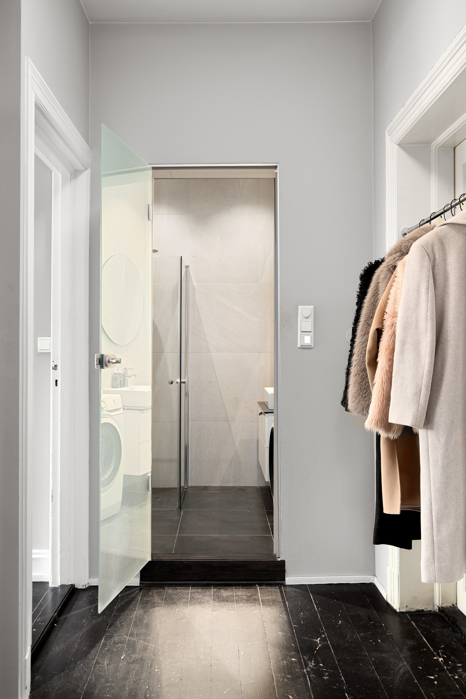 Bad med adkomst fra entré Galleribilde