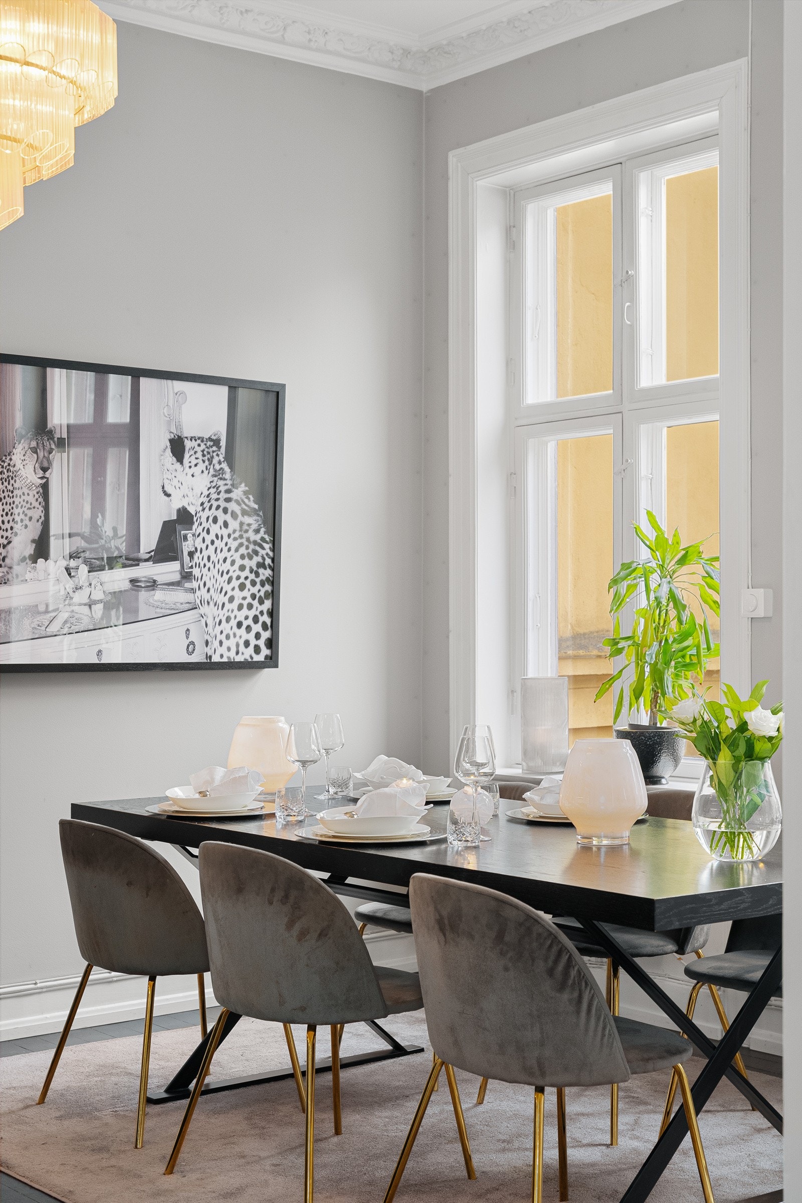 De store vindusflatene sørger for rikelig med lysinnslipp Galleribilde