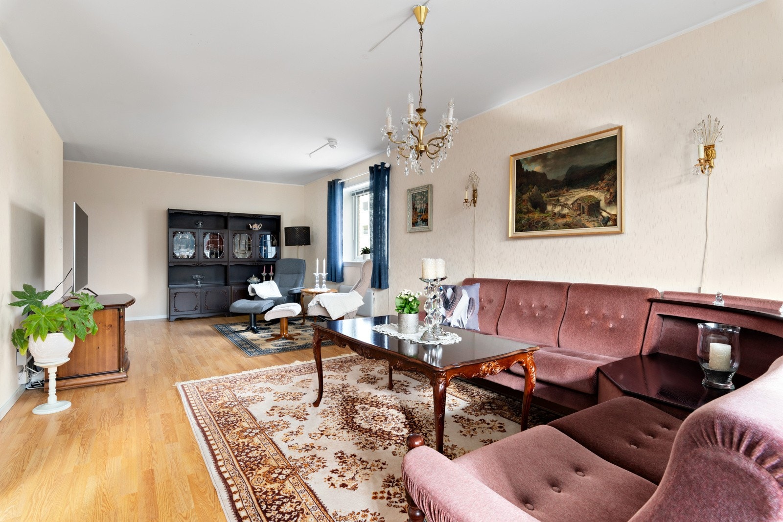 Proaktiv Eiendomsmegling v/ Inge-André Godø har gleden av å presentere Østre Aspehaug 11. Galleribilde