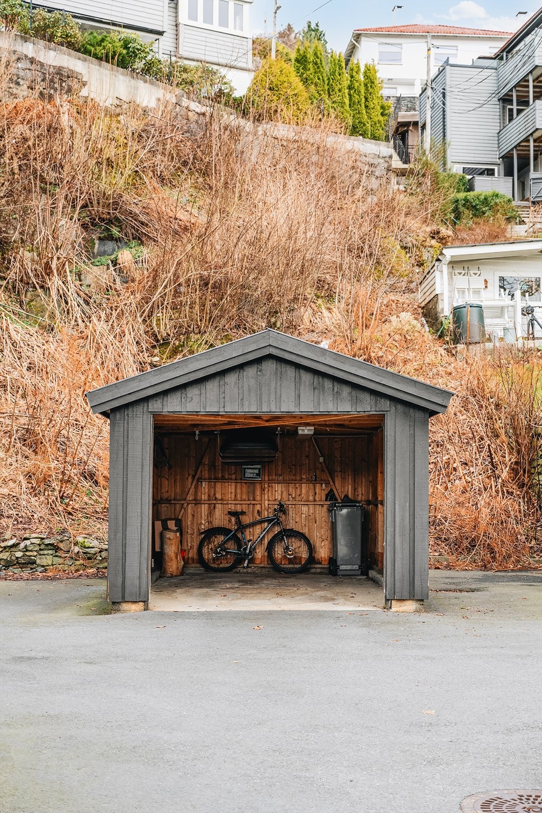 Romslig garasje på 16 kvadratmeter. Galleribilde