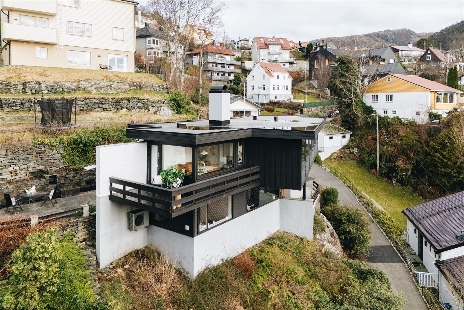 Huset har er usjenert og flott beliggenhet. Galleribilde