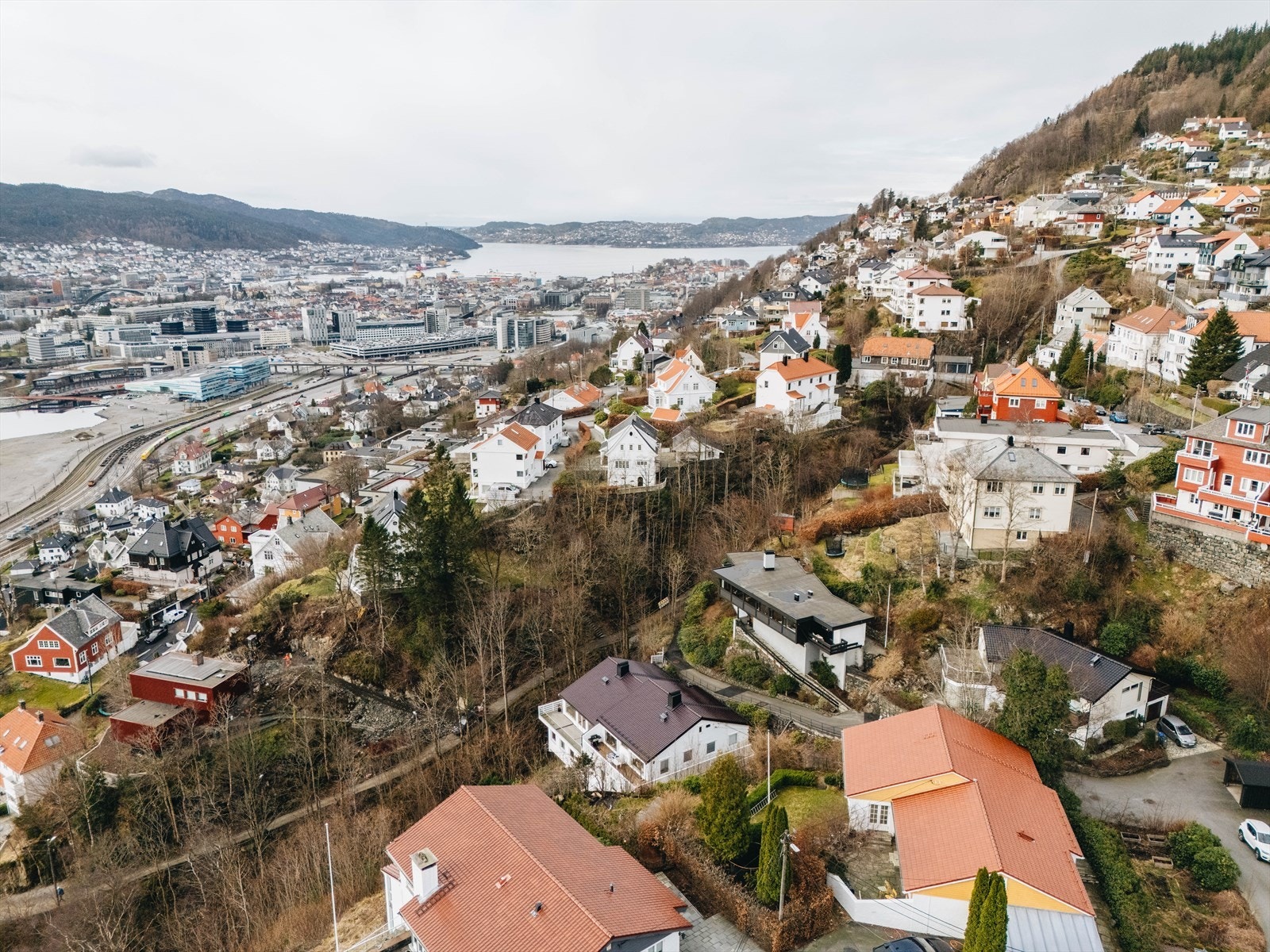 Eneboligen ligger i en av Bergens mest attraktive og naturskjønne områder! Galleribilde