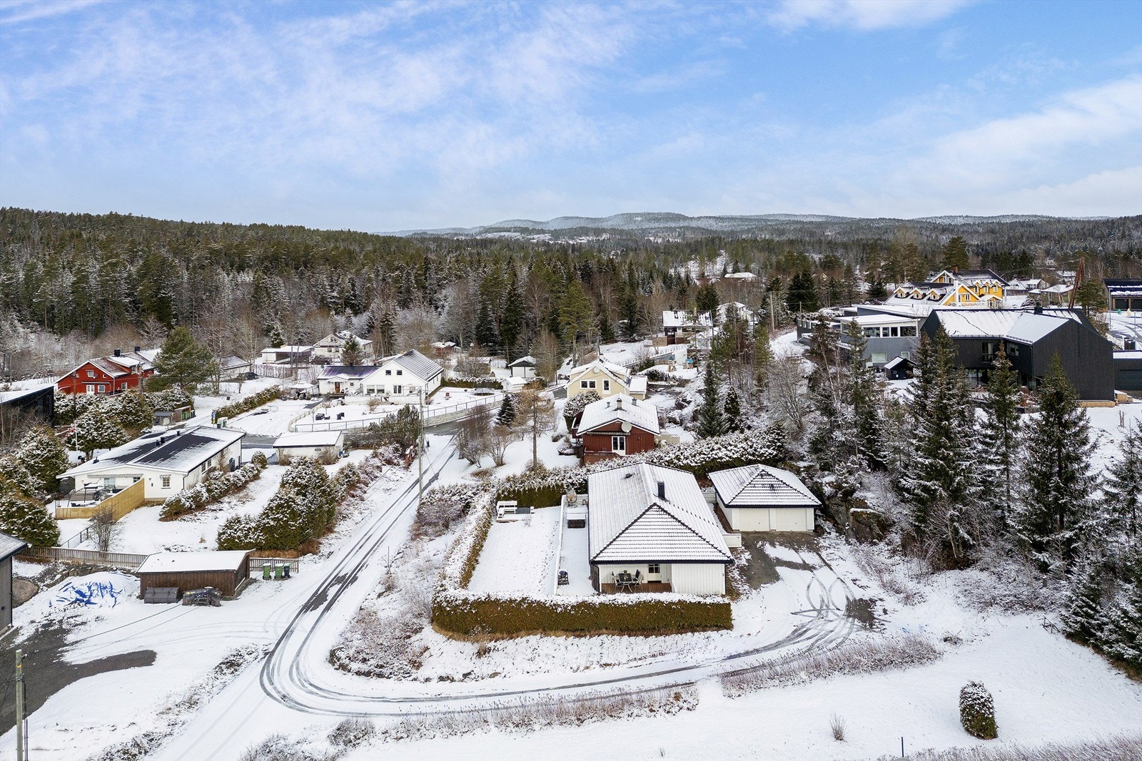Kort kjøretur til flere barnehager, skoler og Vågsenteret Galleribilde