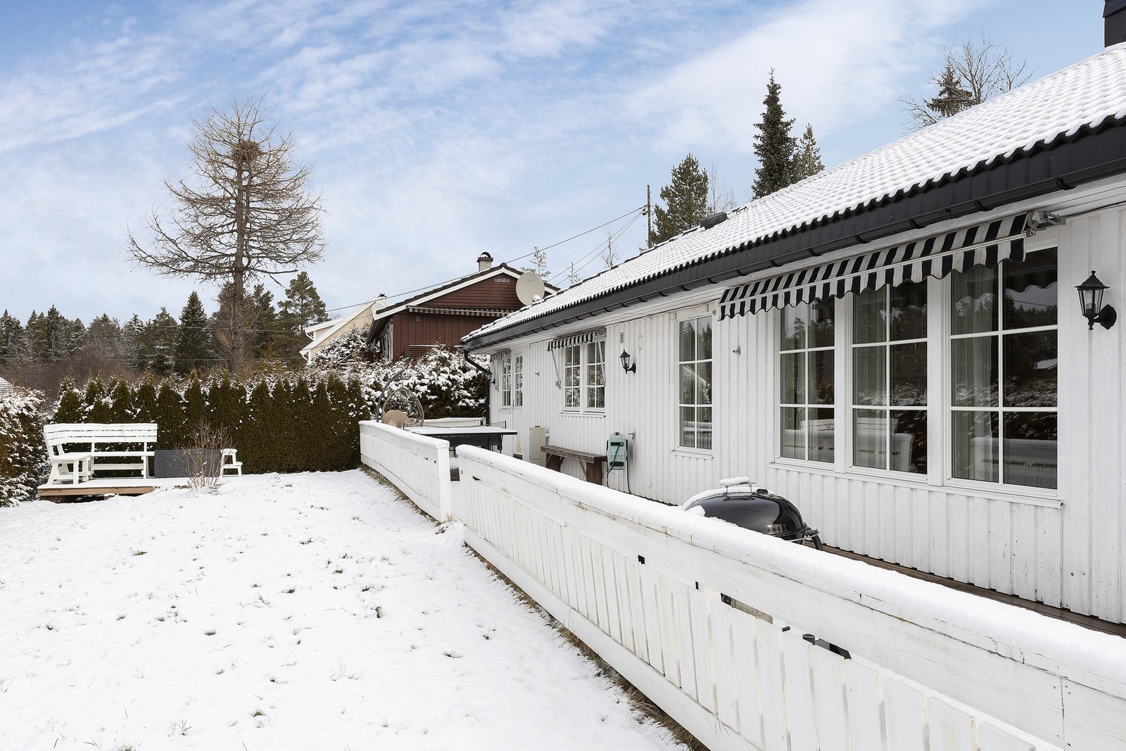 Vestvendt terrasse med sol fra morgen til kveld Galleribilde