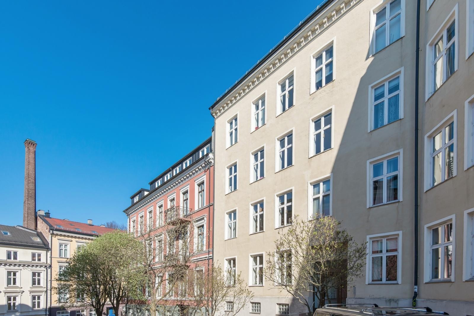 Leiligheten ligger i en høy 1. etg. i rolige Krumgata. Galleribilde