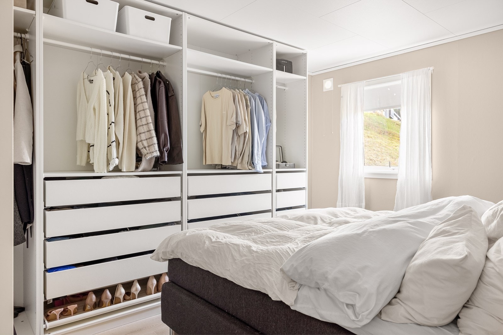 Soverommene er målt til hhv. 12,4 kvm, 7,1 kvm og 8,6 kvm. Galleribilde