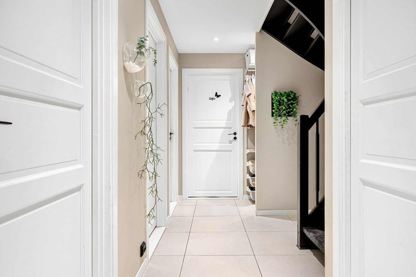 Det ble montert nye spotter i gangen og badet i 2022. Galleribilde