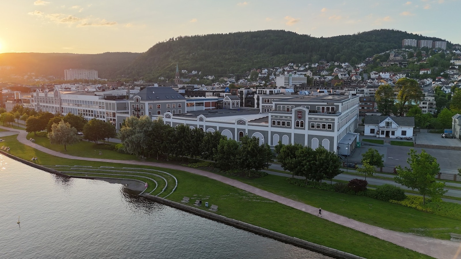 Elva er et populært tur- og rekreasjonsområde for byens innbyggere Galleribilde