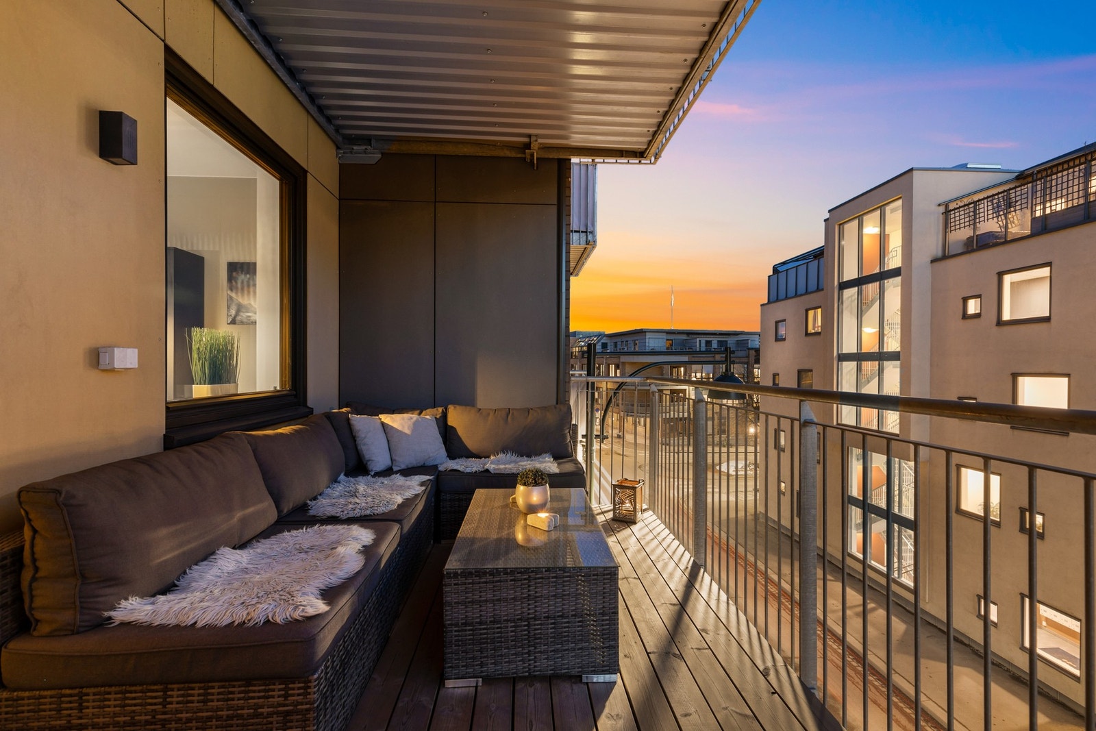 En moderne, lettstelt og innbydende 3-roms leilighet med to balkonger og parkeringsplass i felles garasjeanlegg Galleribilde