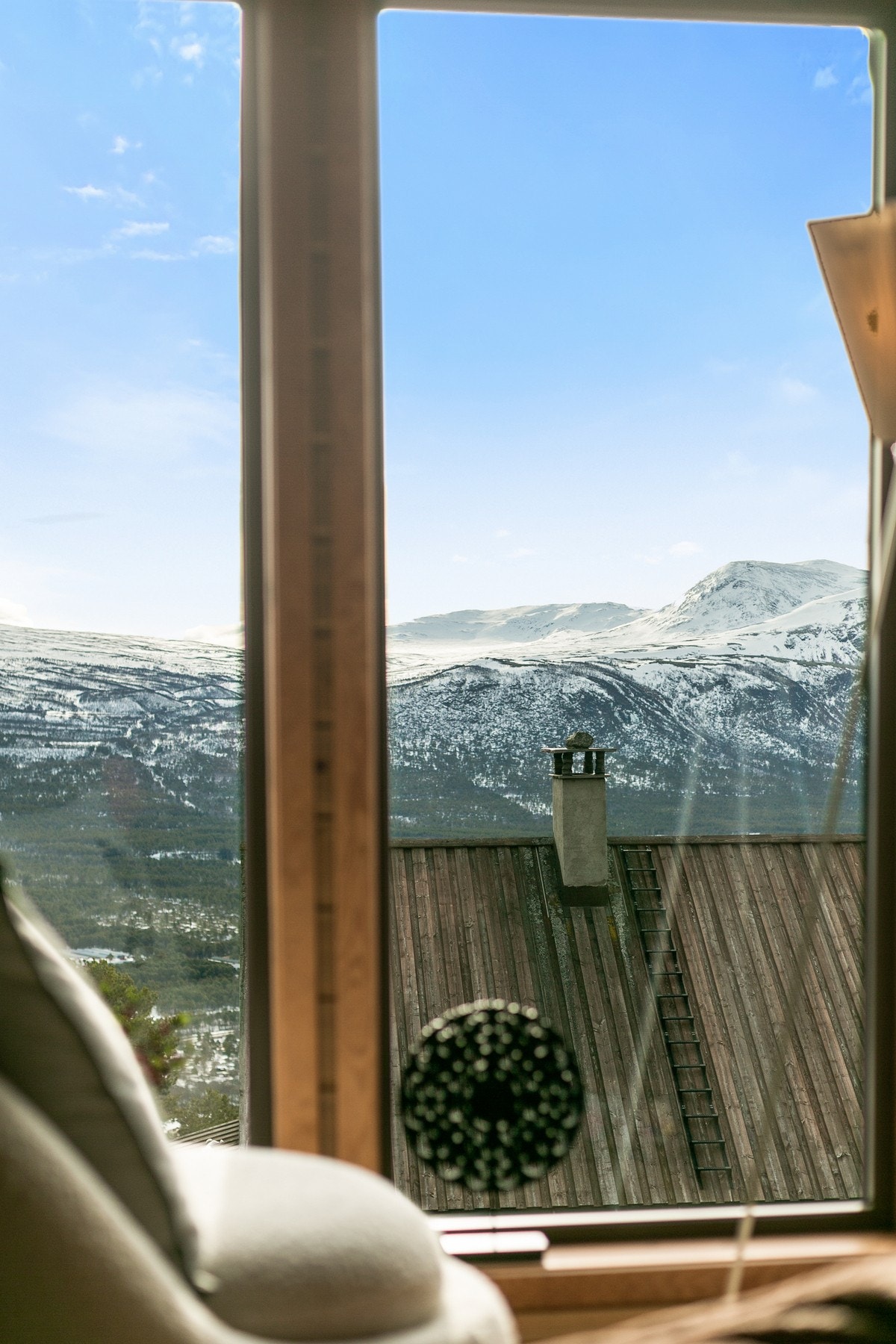 Storslått utsikt fra stuevinduet. Galleribilde