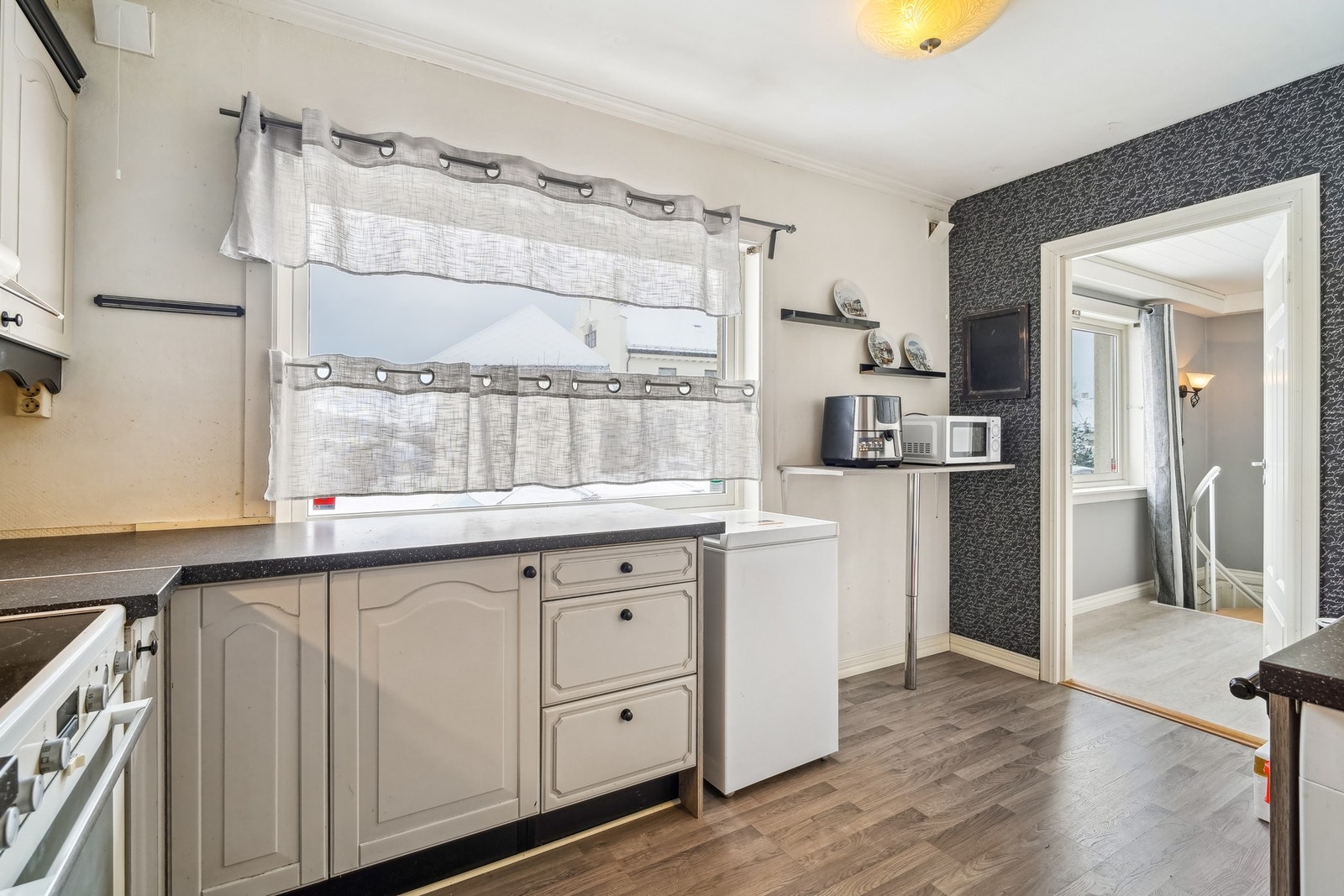 Soverom mot nord er innredet og benyttes nå som trapperom til kjellerstue/bodareal Galleribilde