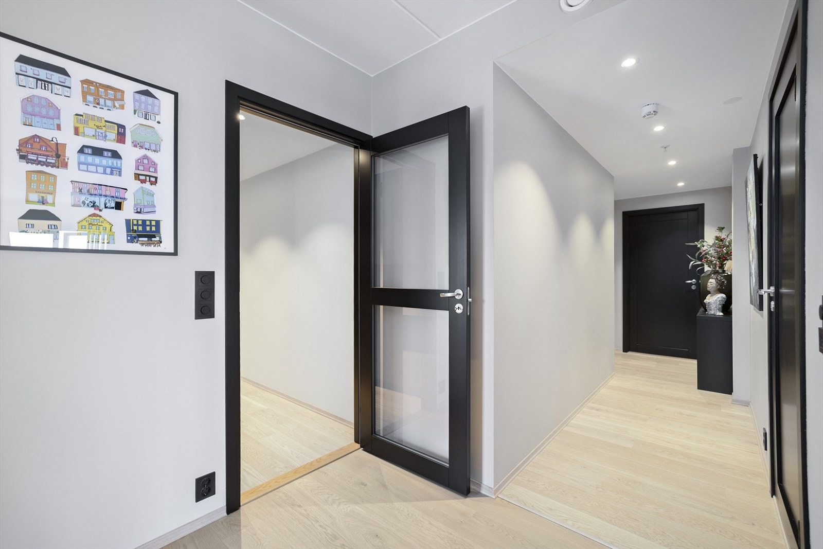 Gang med adkomst til soverom nr 2 og baderom nr 2 Galleribilde