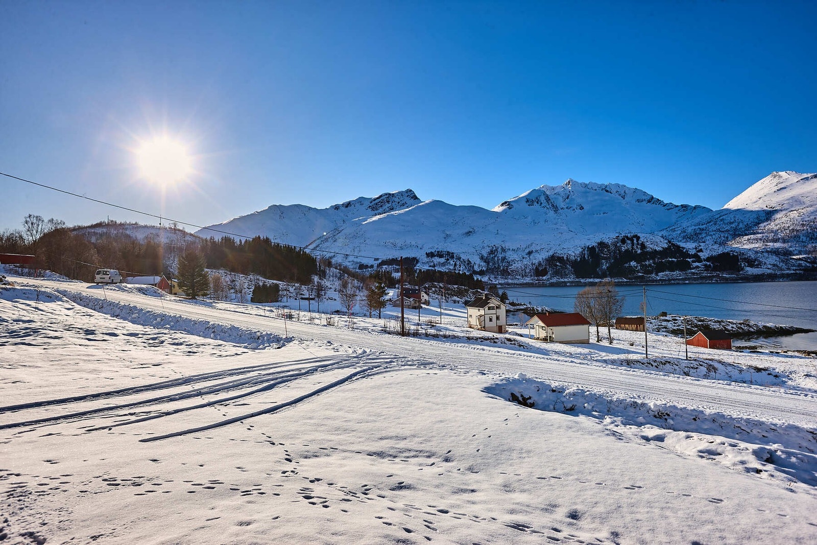 Fra eiendommen er det flott utsikt utover Gullesfjorden. Galleribilde