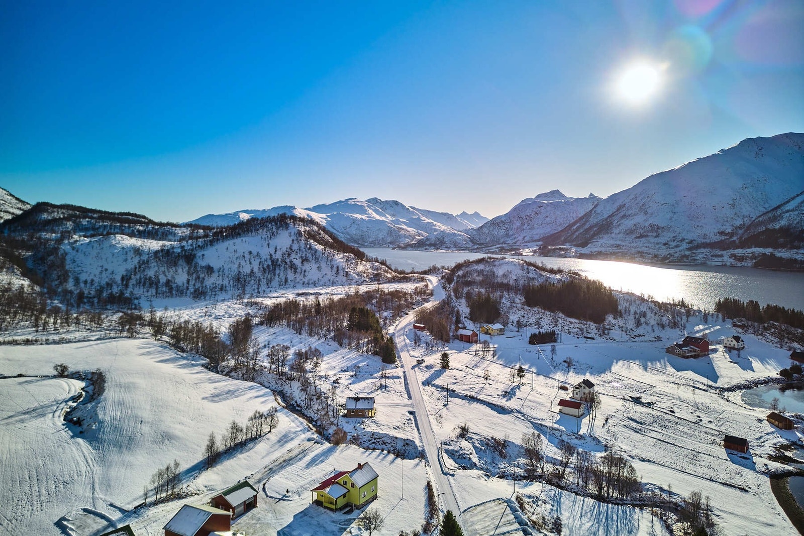 Eiendommen ligger nær enden av en blindvei så det er minimalt med trafikk. Galleribilde