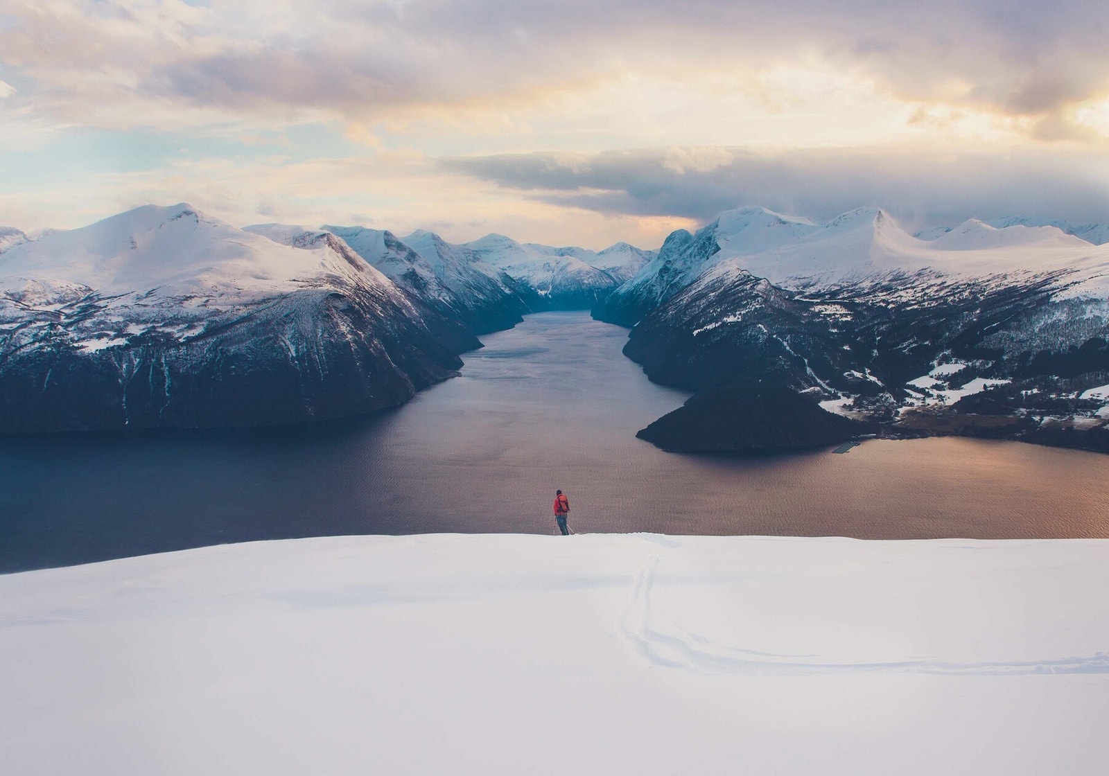 Fjord og fjell Galleribilde