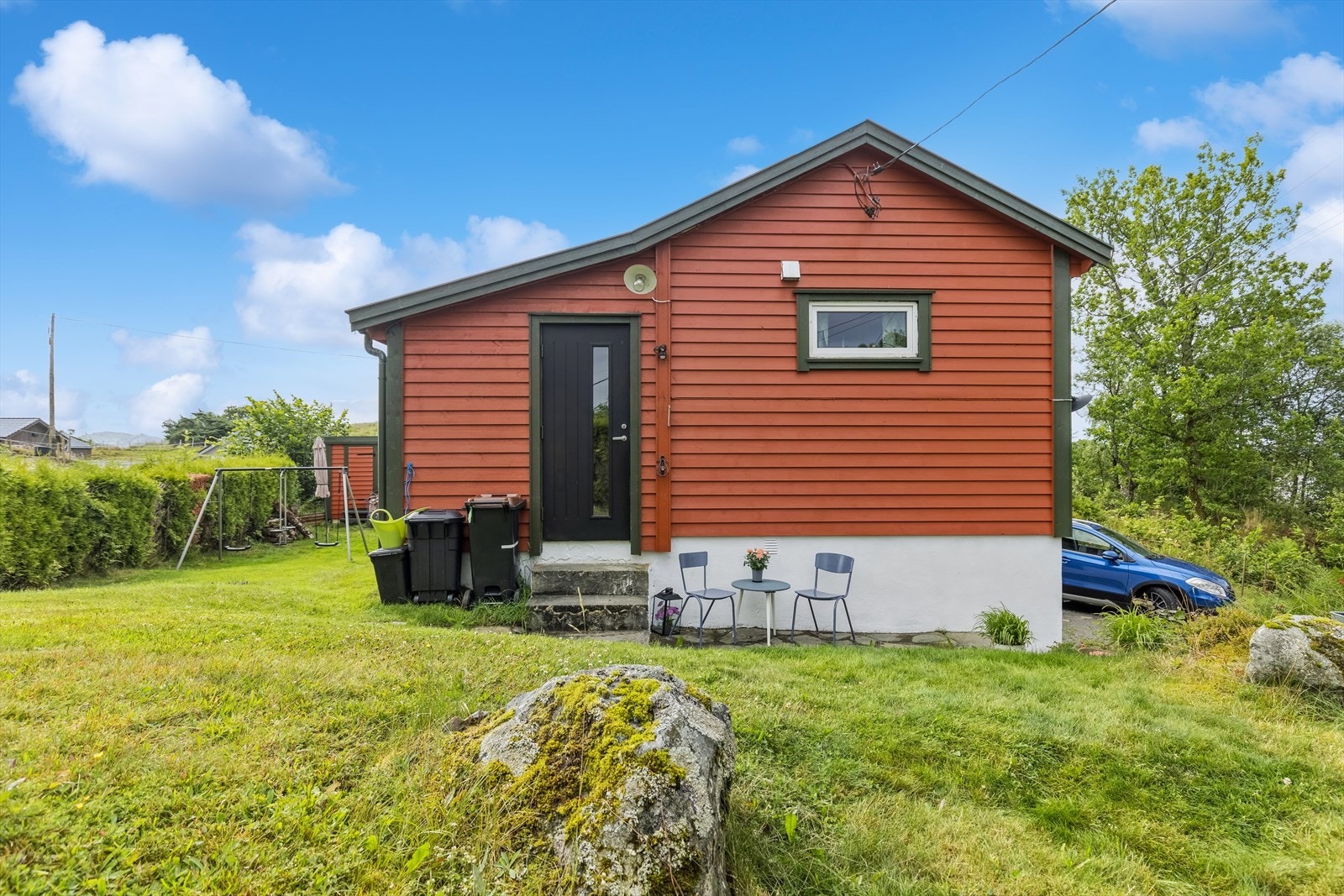 Yttervegger isolert i nyere tid og vinduer skiftet ut i følge selger. Galleribilde