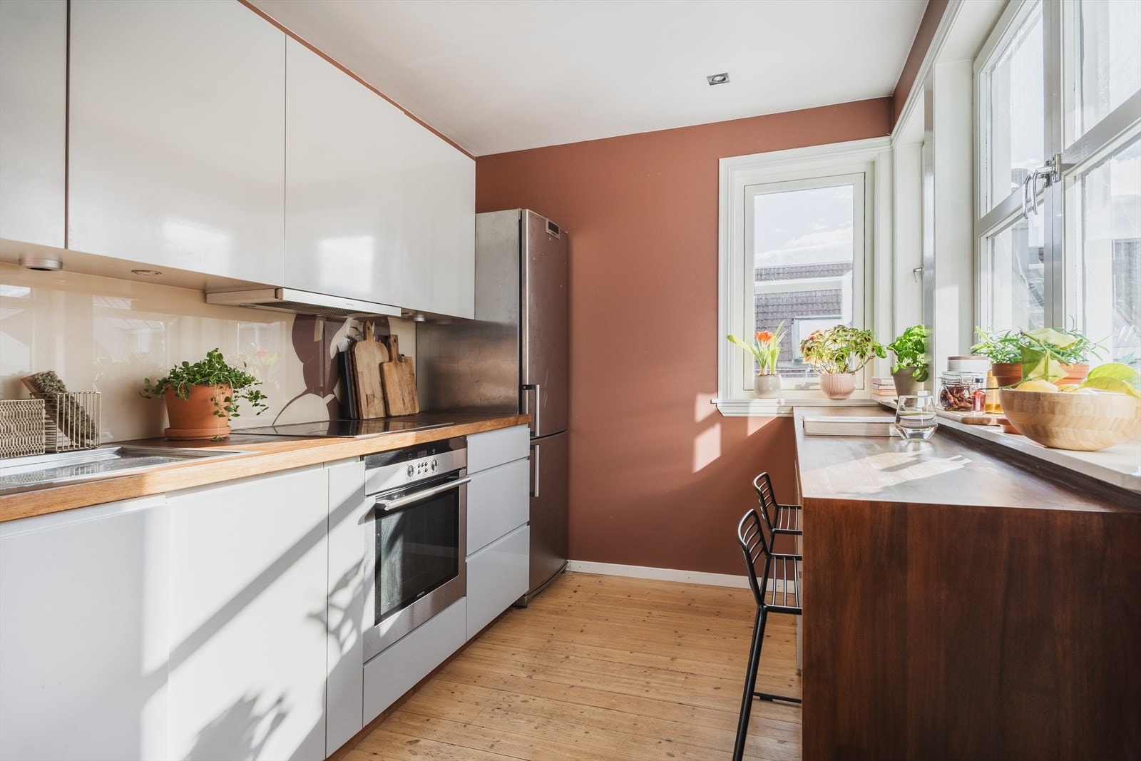 Leiligheten har et lyst og trivelig kjøkken med gode oppbevaringsmuligheter. Galleribilde