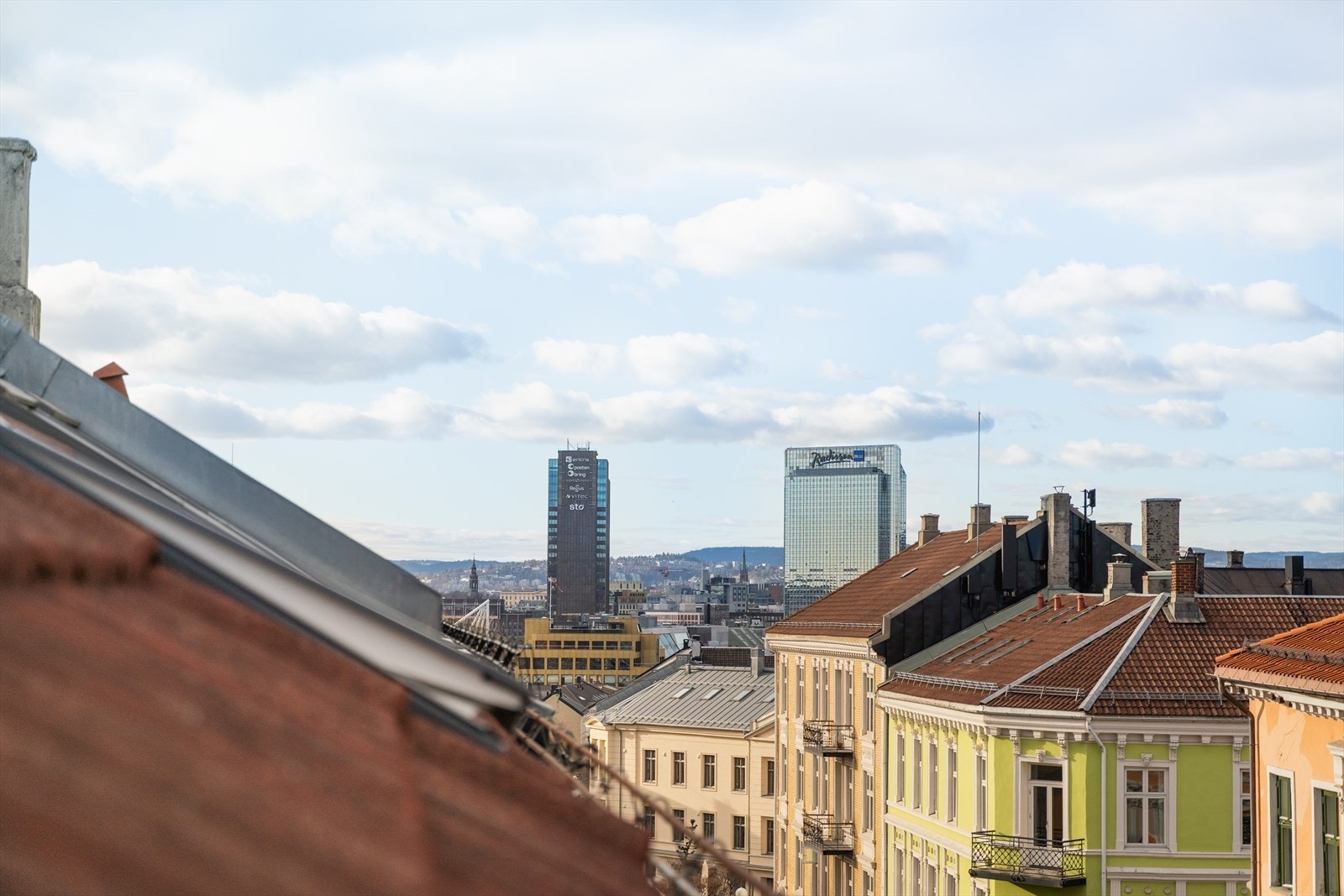 Fra soverom er det hyggellig utsikt over Gamlebyen og inn mot sentrum. Galleribilde