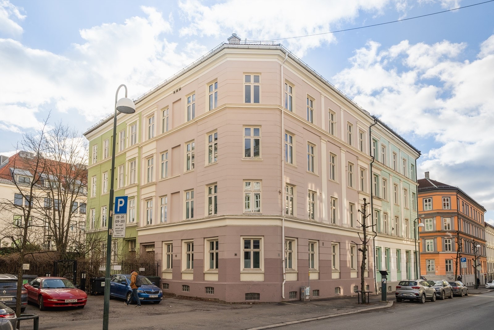 Boligen har en toppbeliggenhet i dette veletablerte borettslaget. Galleribilde