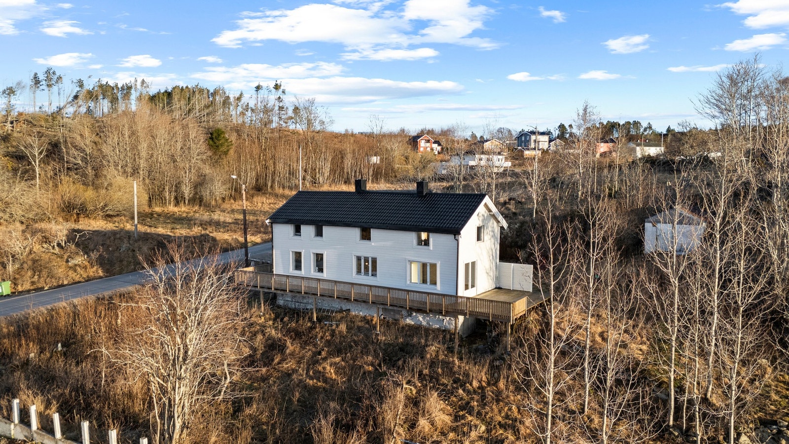 Velkommen til en fin familiebolig i landlige og idylliske omgivelser. Galleribilde